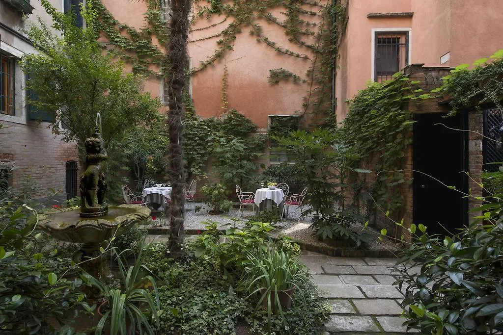 Hotel La Residenza 818 à Venise 0*,